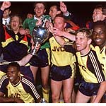 arsenalplayers_celebrating_1989